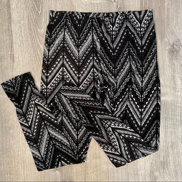 No Boundaries Black & Grey Abstract Chevron Leggings | Juniors Large | Great - Picture 1 of 4